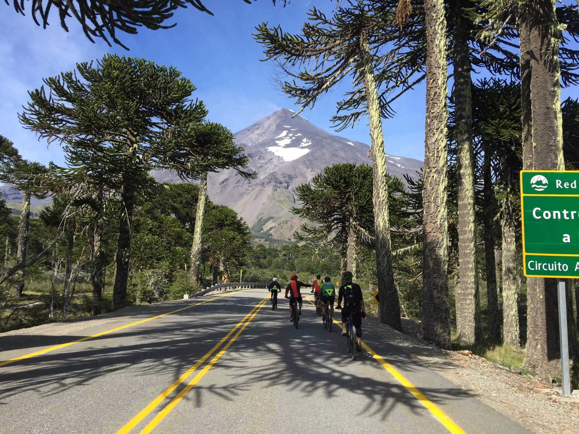 ENTRE VOLCANES
